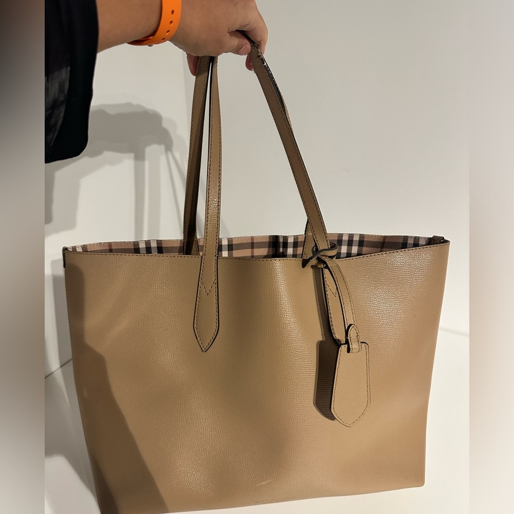 Beautiful Burberry tote in perfect beige color